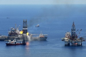 BP mexico 300x199 Για την οικολογική καταστροφή στον Κόλπο του Μεξικού το 2010, η BP θα καταβάλει το μεγαλύτερο πρόστιμο στην ιστορία των ΗΠΑ 